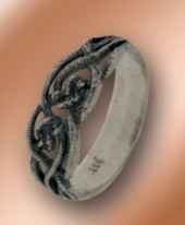 Ring mit keltisch-irischen Knoten Ring mit keltisch-irischen Knoten
